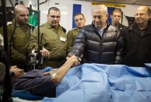 Israel proporciona asistencia médica a militantes de Al-Nusra Front, una filial de Al-Qaeda y uno de los grupos yihadistas que no forman parte del alto el fuego negociado entre Estados Unidos y Rusia en Siria