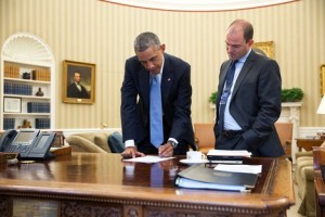 El asesor del presidente Obama y uno de los negociadores del deshielo de las relaciones  con Cuba, Ben Rhodes, anunció en el sitio Viewfinder una mayor flexibilidad para que los estadounidenses puedan viajar a Cuba: “Si el Presidente puede viajar a Cuba, usted debería poder hacerlo también. 