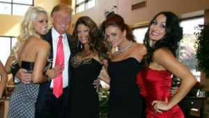 “Ninguna mujer debería ser descrita en estos términos o ser tratada en esta manera”, expresó el líder del Gran Old Party (GOP, Partido Republicano), Reince Preibus. Preibus definió las palabras del candidato republicano a la Casa Blanca como totalmente “obscenas”. También el ‘presidente de la Cámara de Representantes, Paul Ryan, otro republicano, se mostró “disgustado” por las palabras de Trump y anuló su presencia en una cita electoral en Wisconsin con el candidato de su partido. A su vez, el líder de la mayoría republicana en el Senado, Mitch McConnell, definió como “repugnantes e inaceptables en cualquier circunstancia” los comentarios vertidos por Trump en el video. “Como padre de tres hijas -agregó- pido que Trump se excuse oficialmente con todas las mujeres y asuma la responsabilidad por la falta de respeto mostrada hacia el mundo femenino”. Según el senador Ted Cruz, acérrimo rival del candidato republicano a la Casa Blanca en las primarias, “los comentarios que aparecen en el video son inquietantes e inapropiados, y no existe excusa alguna”. “Cada madre, hija y esposa merece ser tratada con dignidad y respeto”, disparó.