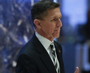 El nombramiento de Mike Flynn fue confirmado a por una fuente cercana a la transición de Donald Trump el jueves por la noche. | AP foto Las visiones de línea dura del teniente general retirado sobre el Islam, así como las declaraciones elogiosas sobre Rusia, le han convertido en un pararrayos, al igual que sus estridentes ataques contra Hillary Clinton durante la campaña.