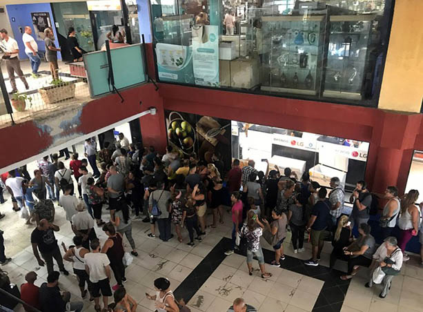 Comenzaron a vender las tiendas en dólares de La Habana